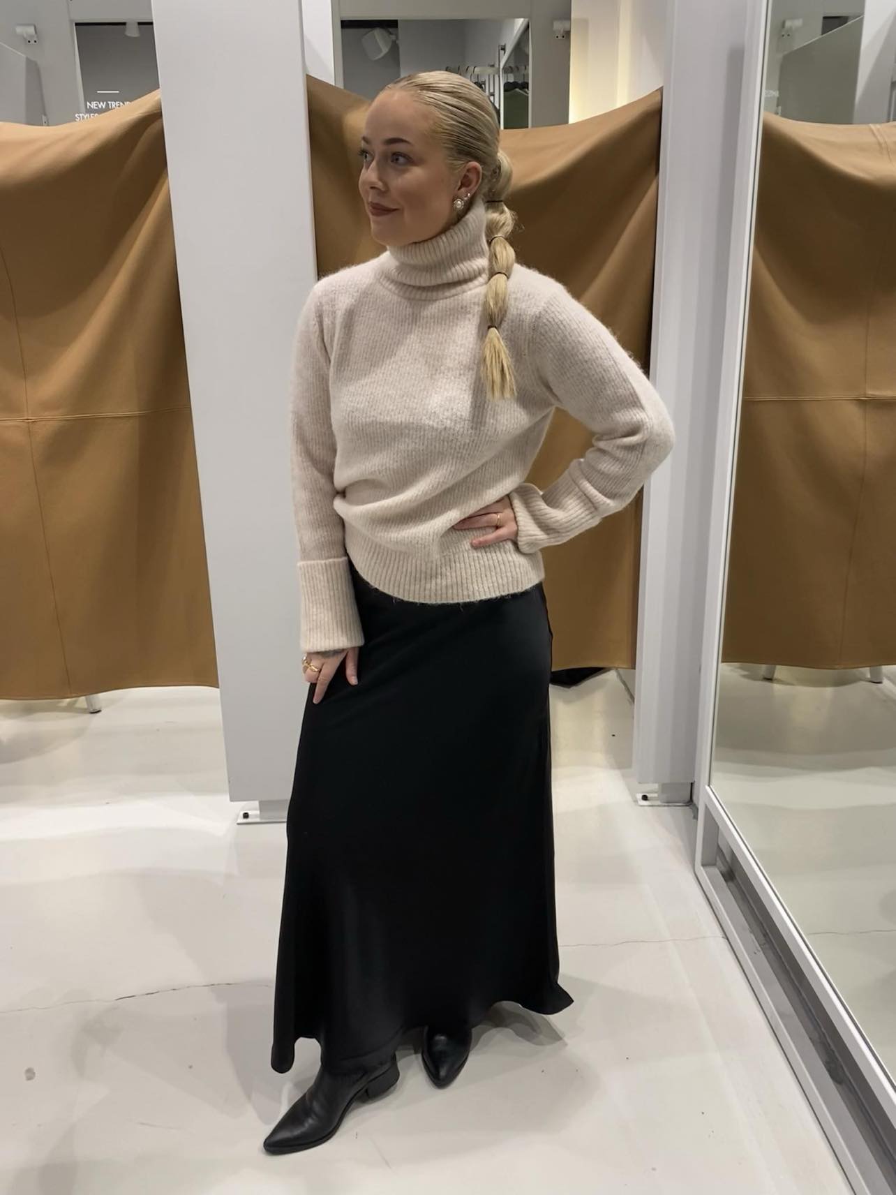 Sia Ras HIgh Neck Strikket Genser - Birch